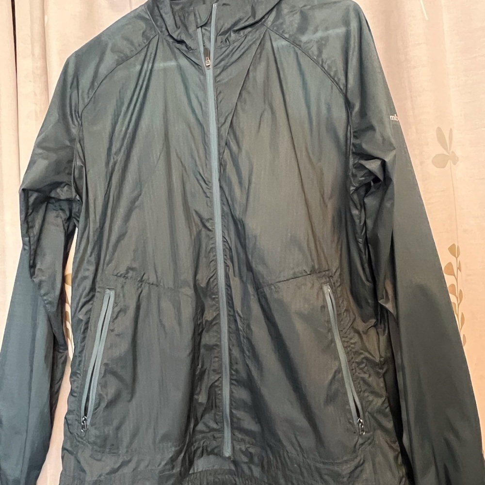 Columbia Titanium Women’s Large Rain Shell jacket nwot